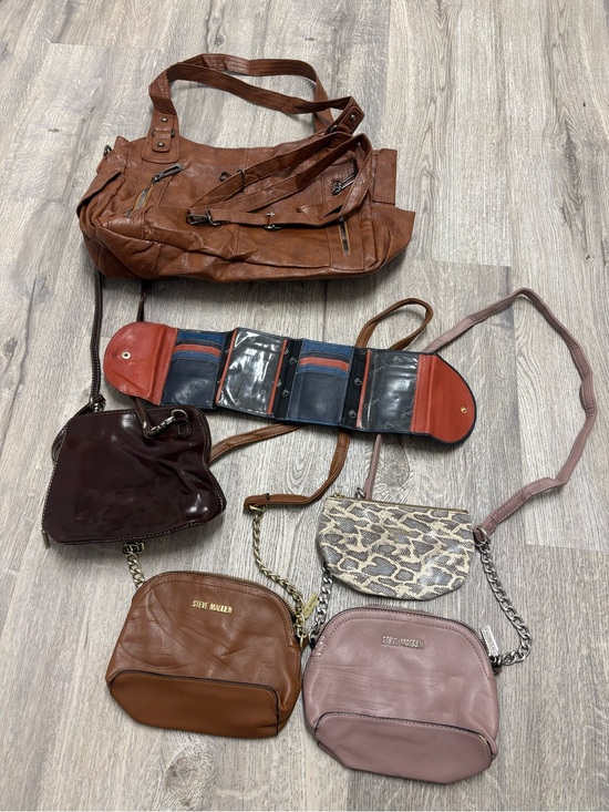 Steve Madden Handbags - Bundle if purses 4 cross body purses (2 Steve Madden) 1 wallet and a new larger